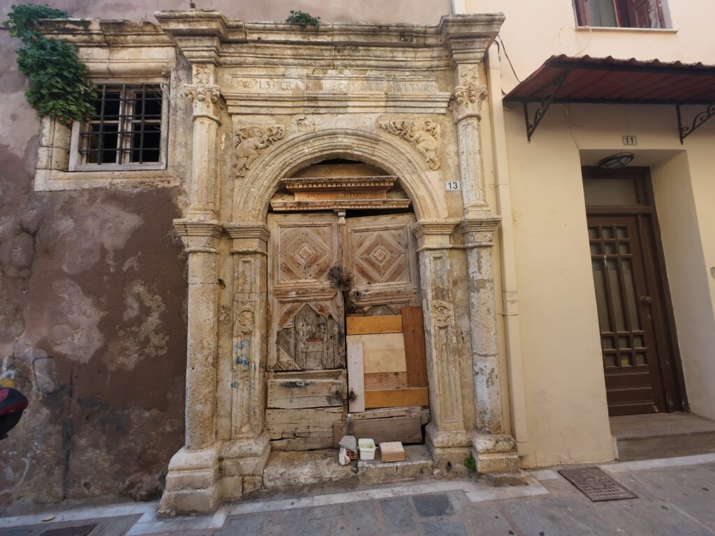 Kleidi street 13